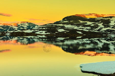欧洲最高山地原Hardangervidda的日落地貌图片