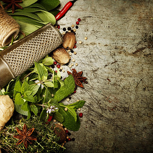 生锈背景的草药和香料选择烹饪园艺或素食概念图片