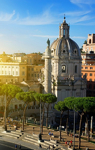 特拉扬与Basilica和雕像论坛意大利罗马图片