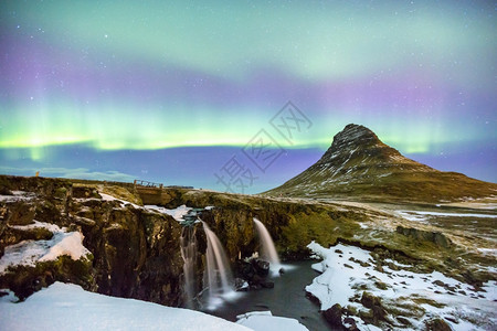 冰岛Kirkjufell北极光图片