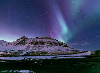 冰岛Kirkjufell北极光高清图片