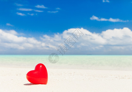 马尔代夫热带海滩的心脏xAxA图片
