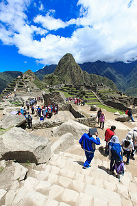 MACHUPICCHU1205年月日游客在MachuPicchu的MachuPicchu站点行走图片