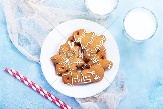 餐桌上的饼干和糖果圣诞节背景图片
