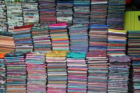 在柬埔寨市场销售的纺织品图片