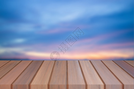 日落背景的木制桌顶空对于产品显示图片