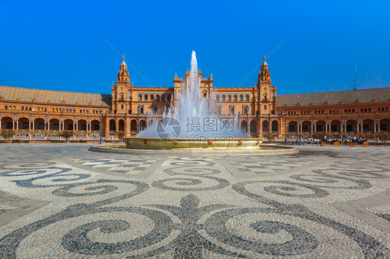 西班牙安达卢亚塞维利班牙广场或埃斯帕纳西班牙塞维利亚阳光明媚的夏日图片