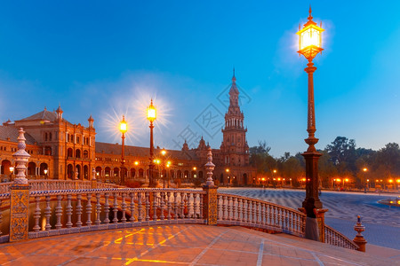 在西班牙安达卢亚的塞维利班牙广场或埃斯帕纳桥上图片