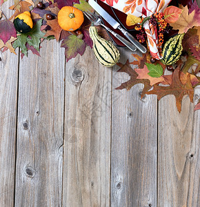 秋天晚宴的顶端边界上面有真正的果酱装饰品叶子和橡树高清图片