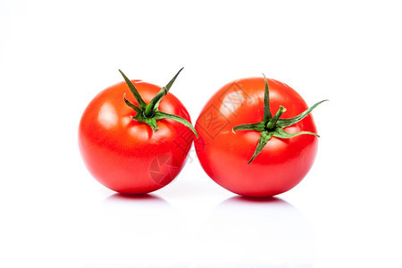 白色背景的两只西红柿被孤立图片