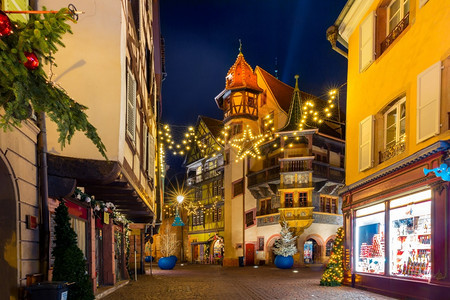 法国Alsace市Colmar老城的MaisonPfister圣诞节时装饰和照亮法国Alsace图片