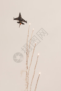机场的土耳其F16战斗猎鹰图片