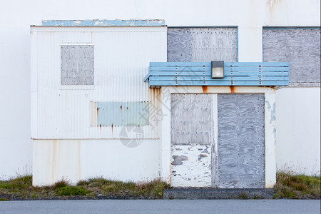 冰岛废弃的一栋登船建筑旧美国联邦部队基地的前沿景象图片