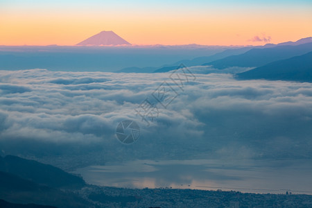 富士山与苏瓦子湖日出图片