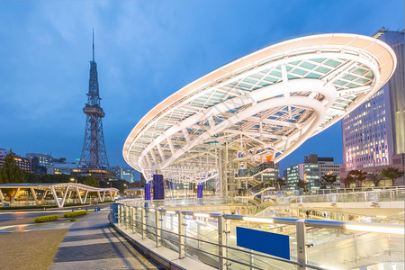 绿洲21号绿洲在日本名古屋市与塔的天际线上背景