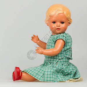 非常老的婴儿娃1940年代用真实衣服制成与世隔绝图片