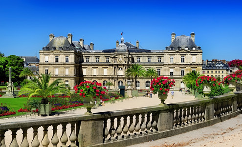 卢森堡宫和美丽的公园夏季巴黎图片