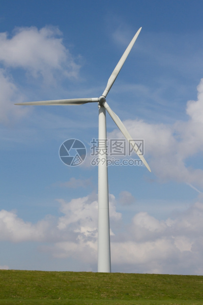 风力涡轮机的近距离产生替代能源图片