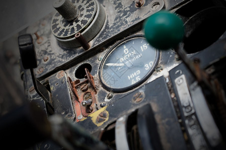 老式飞机上的油门图片素材