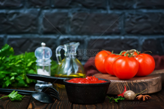 番茄酱和新鲜图片
