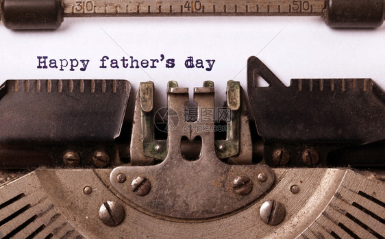 由旧打字机制作的文身快乐父亲节图片