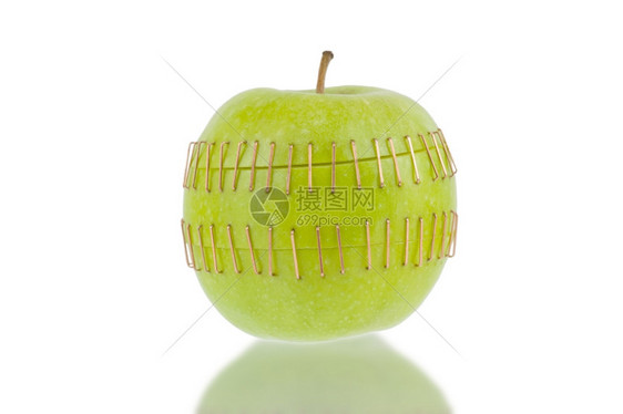切苹果一半加上黄铜主食图片