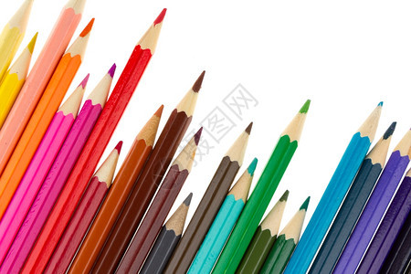 许多不同颜色的铅笔在白上被孤立图片