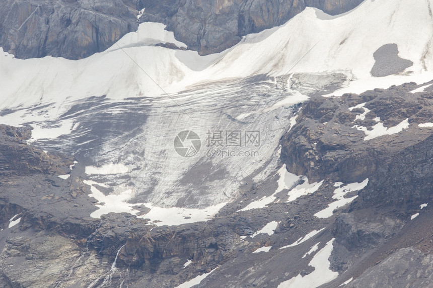 瑞士阿尔卑斯山冰川的近视图片