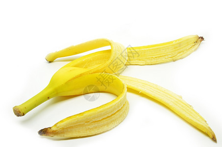 白色背景的切香蕉皮图片