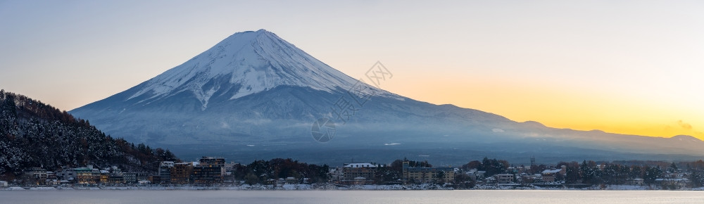 从川口湖日落全景看图片