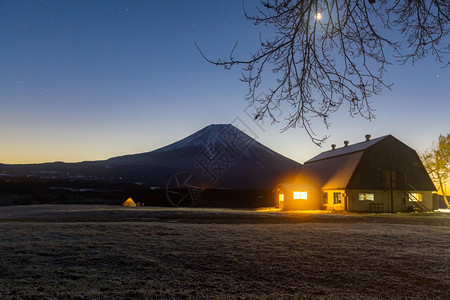 在日本Fuji山露营图片