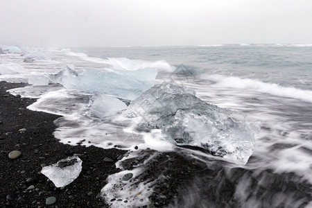 冰岛VatnajojokullGlacierJokulsarlon的Iceberg钻石海滩图片