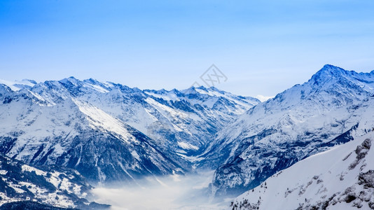 美丽的雪山风景图片