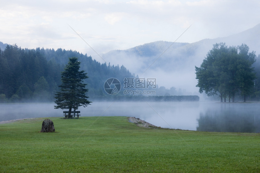 福吉晨山湖图片