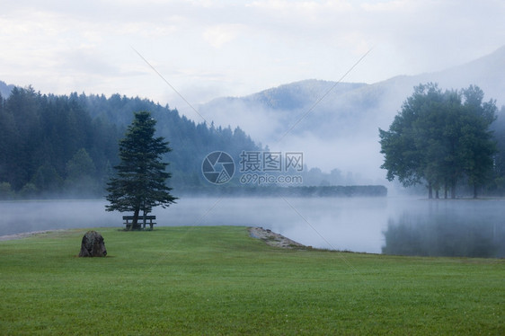 福吉晨山湖图片