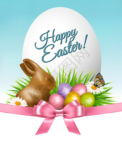 复活节快乐背景绿色草地上多彩的鸡蛋和巧克力兔子矢量插画图片