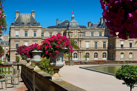 卢森堡的雅丁和法国巴黎夏季的皇宫图片