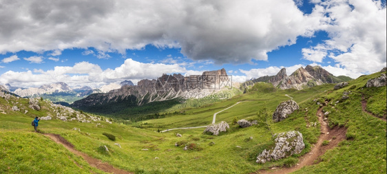 山丘全景意大利阿尔卑斯山多洛米特山托里图片