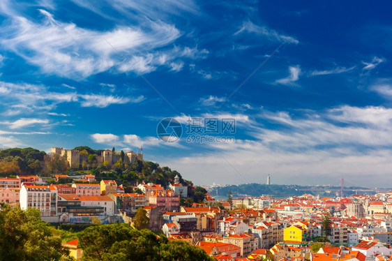 圣豪尔赫城堡里斯本历史中心塔古斯河和25德阿布里尔桥葡萄牙斯本图片