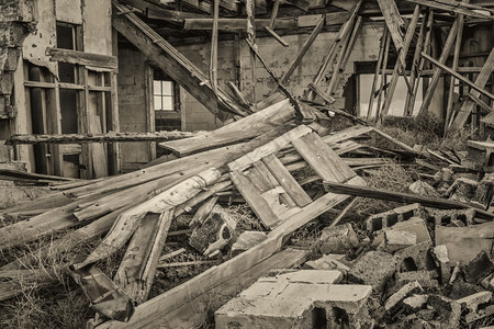 美国西南部一个鬼城的旧房子倒塌黑白的金图片