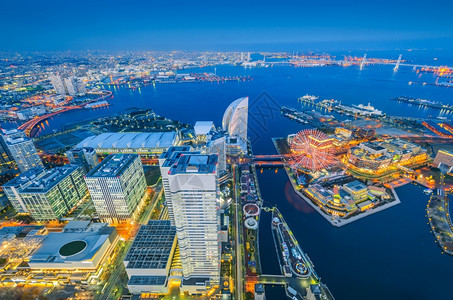 横滨市风景的空中夜在米纳托拉海滨区图片