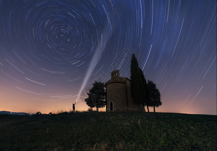 夜间麦当娜迪维塔教堂意大利托斯卡纳图片