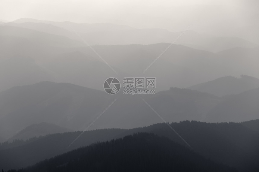 山地谷的迷雾光影图片