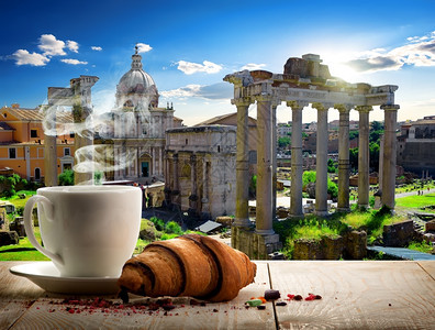 意大利阳光明媚的罗马论坛咖啡休息时间图片