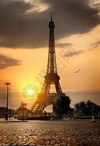 法国日出时巴黎华丽美的埃菲尔铁塔图片