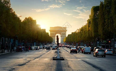 ChampsElysee之路通往法国巴黎的ArcdeTriomphhe图片