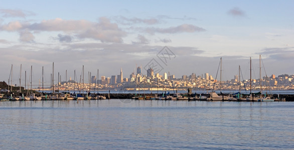 横渡水面的风景从马休湾到旧金山图片