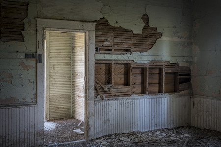 内布拉斯加农村一座废弃的旧校舍被毁坏内地和进入布拉斯加农村图片