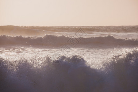 大西洋海浪日出景图片