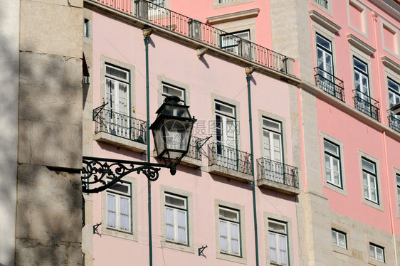 欧洲老城街市灯葡萄牙里斯本图片